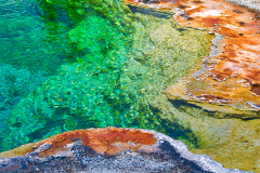 Yellowstone-mineral-pool-web